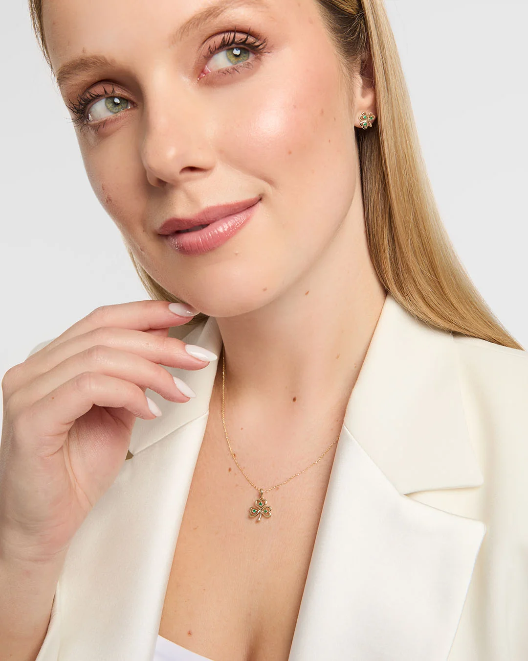 Three Emerald Gold Shamrock Necklace - Image 3