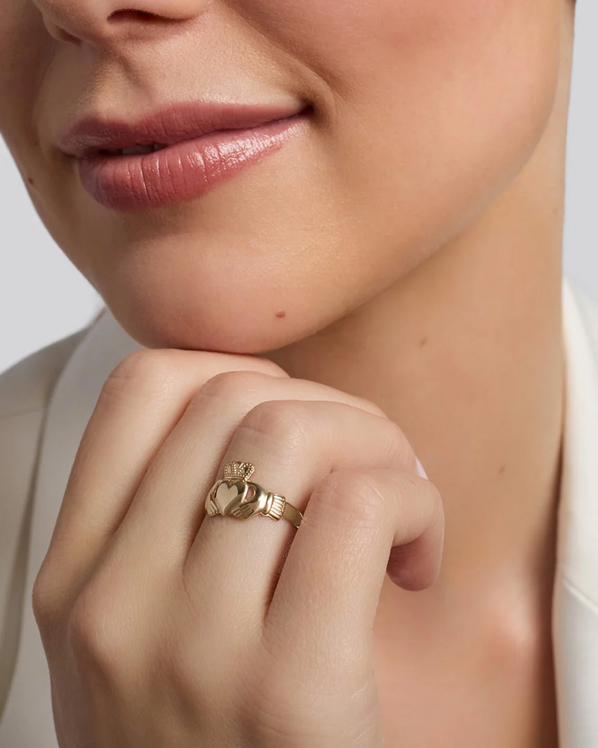 Light Weight Gold Claddagh Ring - Image 4