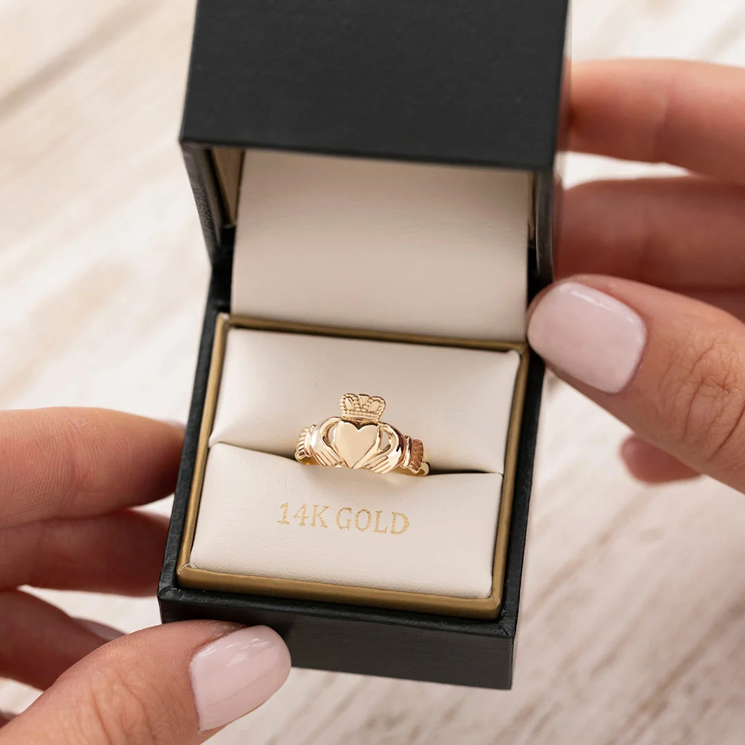 Light Weight Gold Claddagh Ring - Image 6