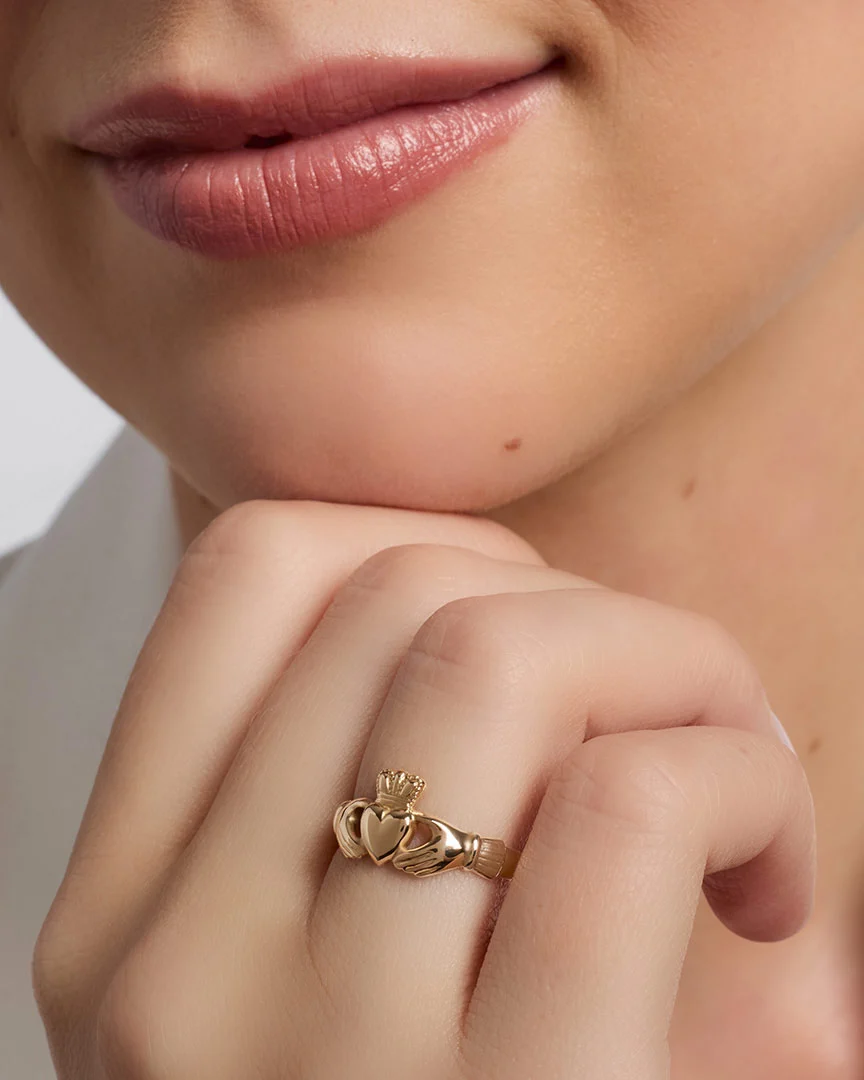 Ladies Gold Claddagh Ring - Image 2