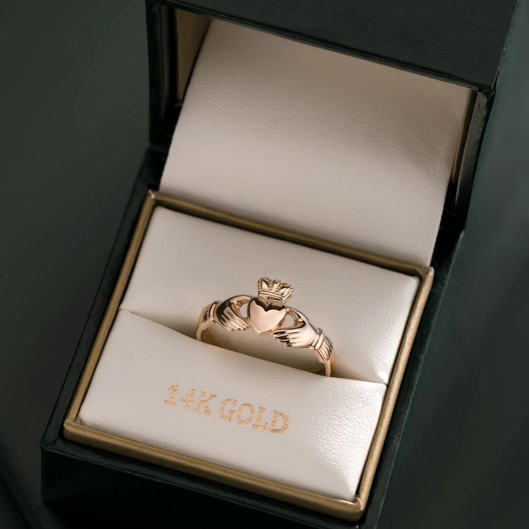 Ladies Gold Claddagh Ring - Image 6