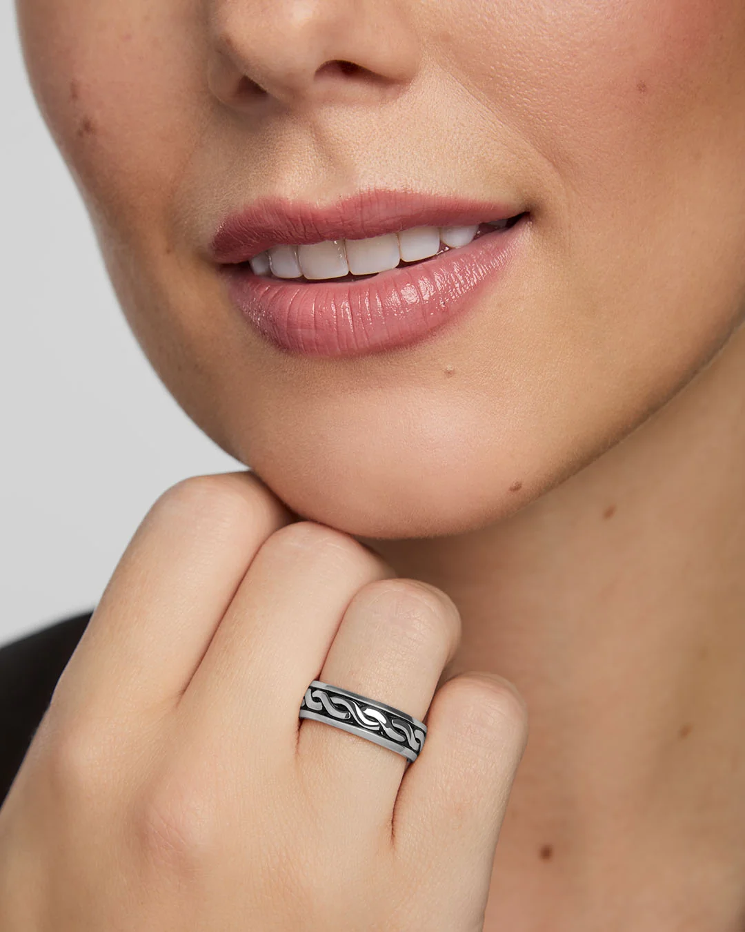 Ladies Silver Celtic Ring - Image 2