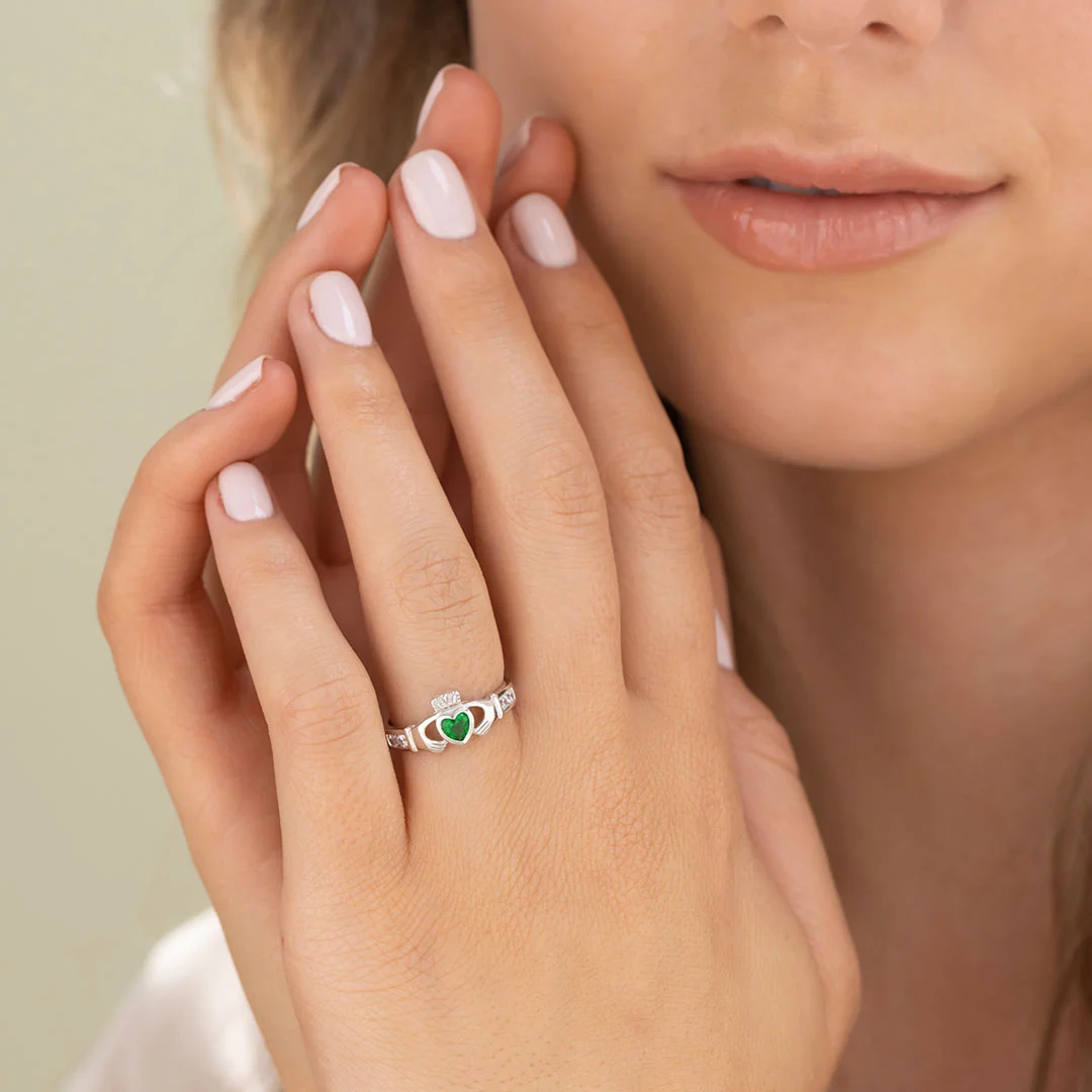 Silver Emerald Cz Shoulders Claddagh Ring - Image 3