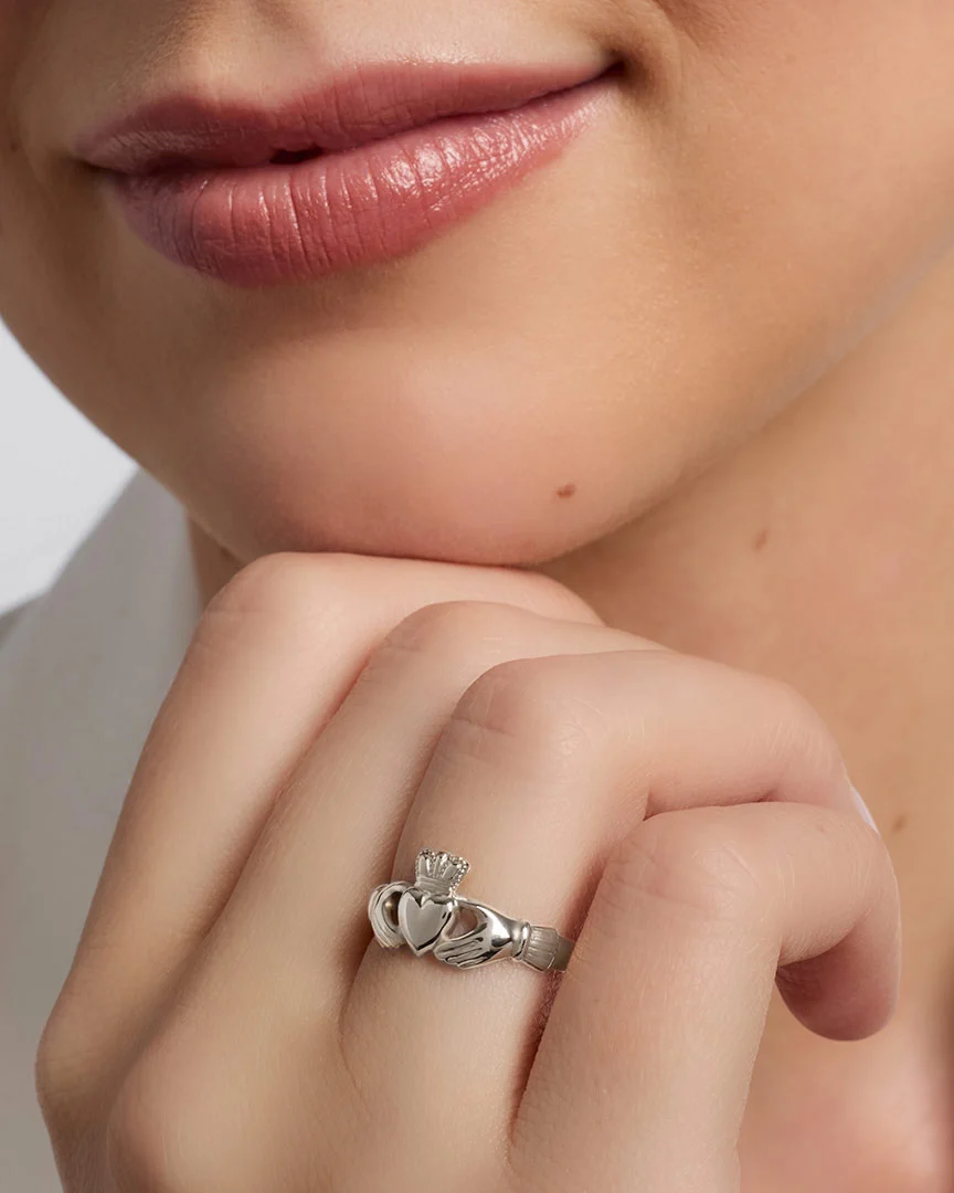 Silver Ladies Claddagh Ring - Image 2
