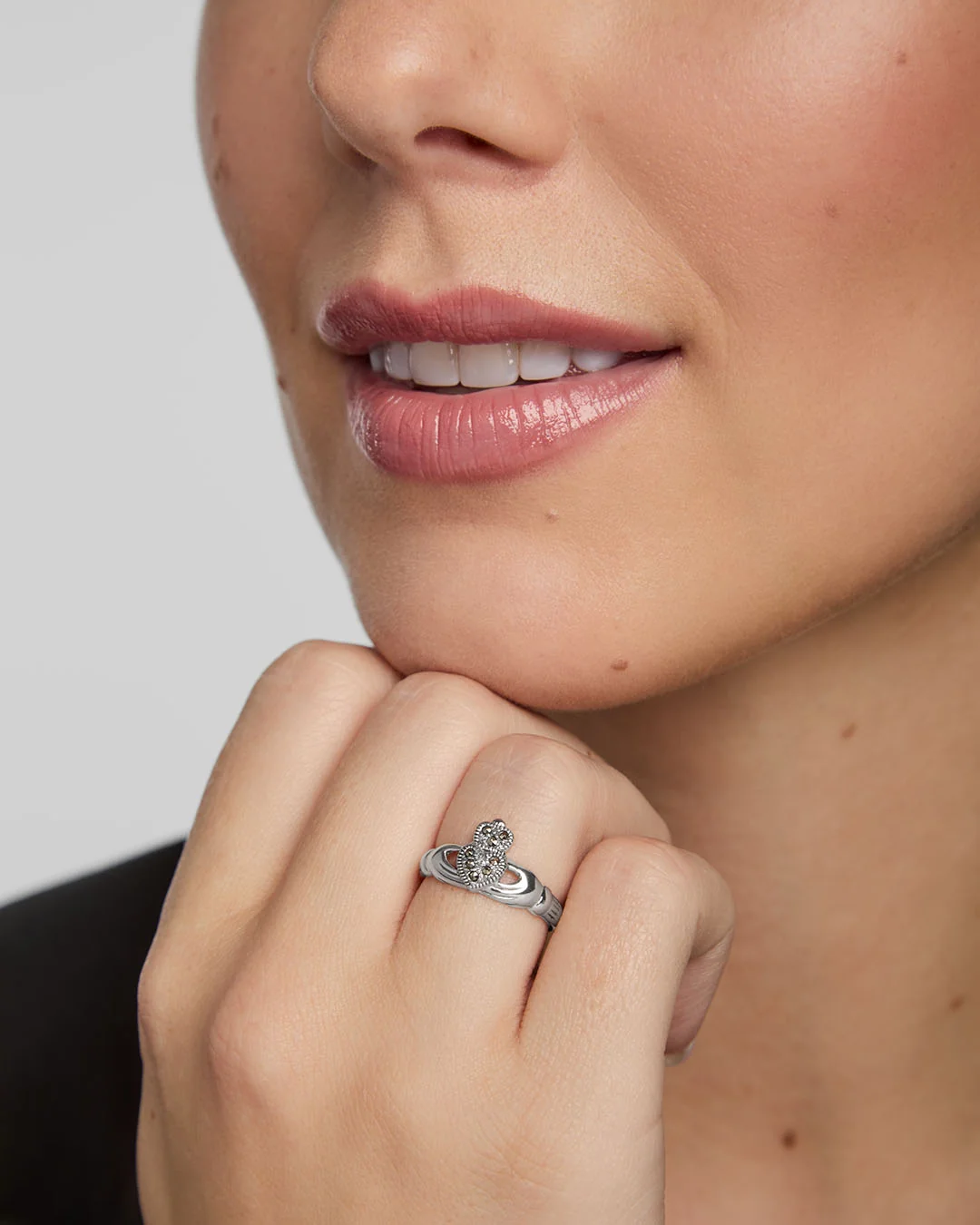 Silver Marcasite Claddagh Ring - Image 3