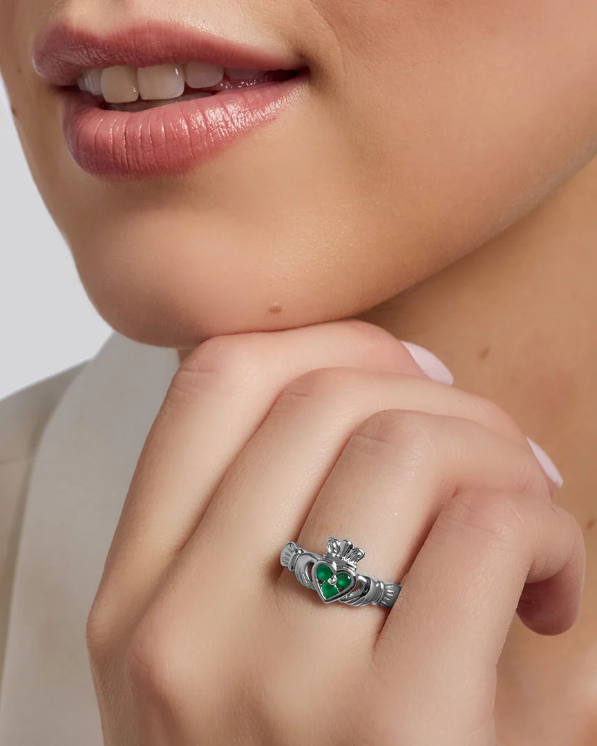 White Gold Emerald Claddagh Ring - Image 3